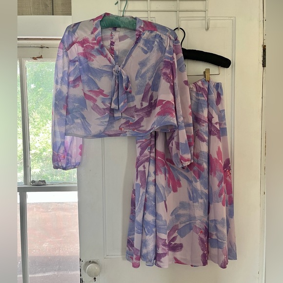 Repurposed vintage 2 piece crop + skirt - Picture 3 of 4